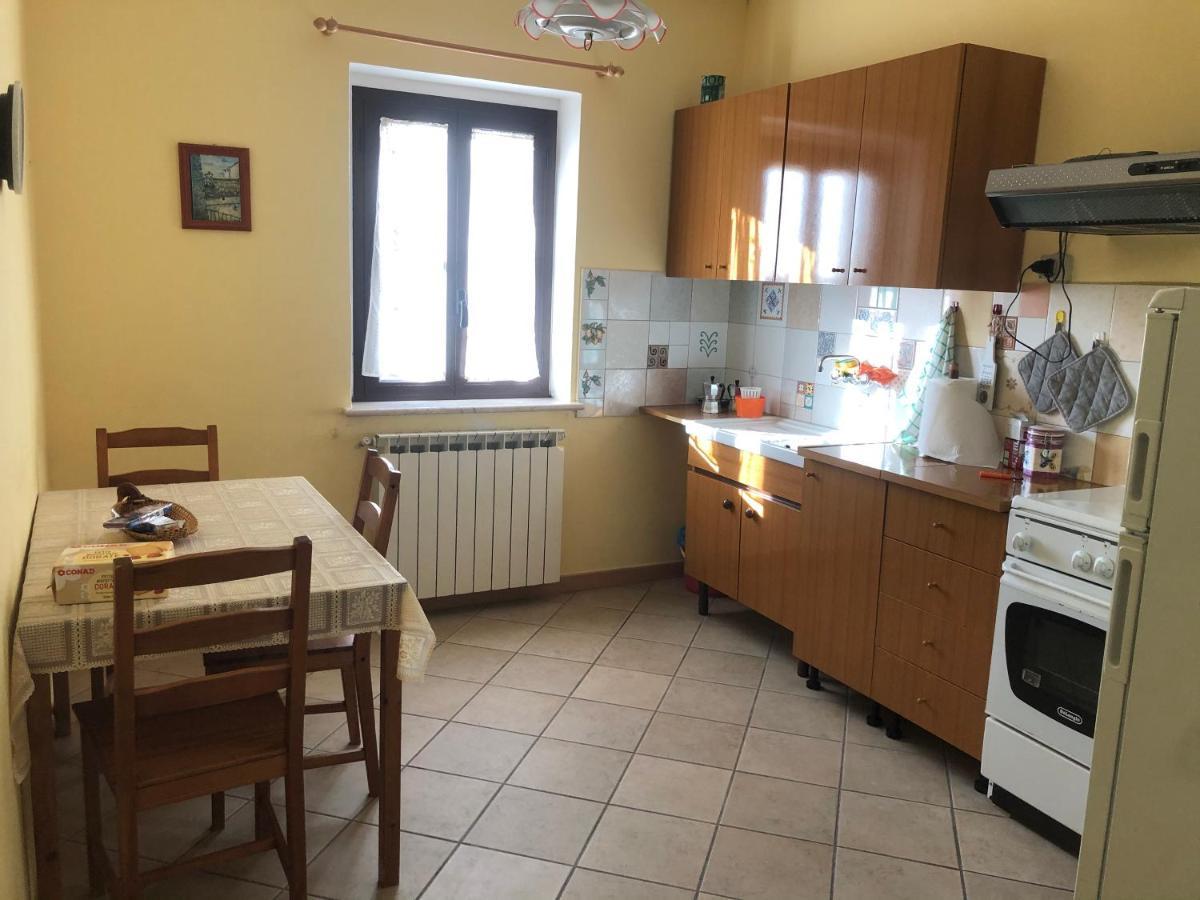 B&B Il Medioevo Pesche Exterior foto